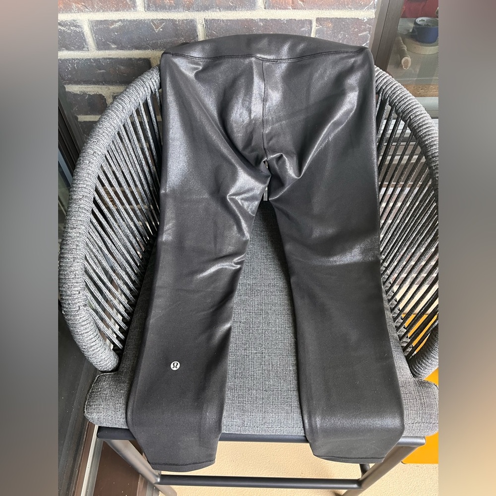 New lululemon leggings with shine on it